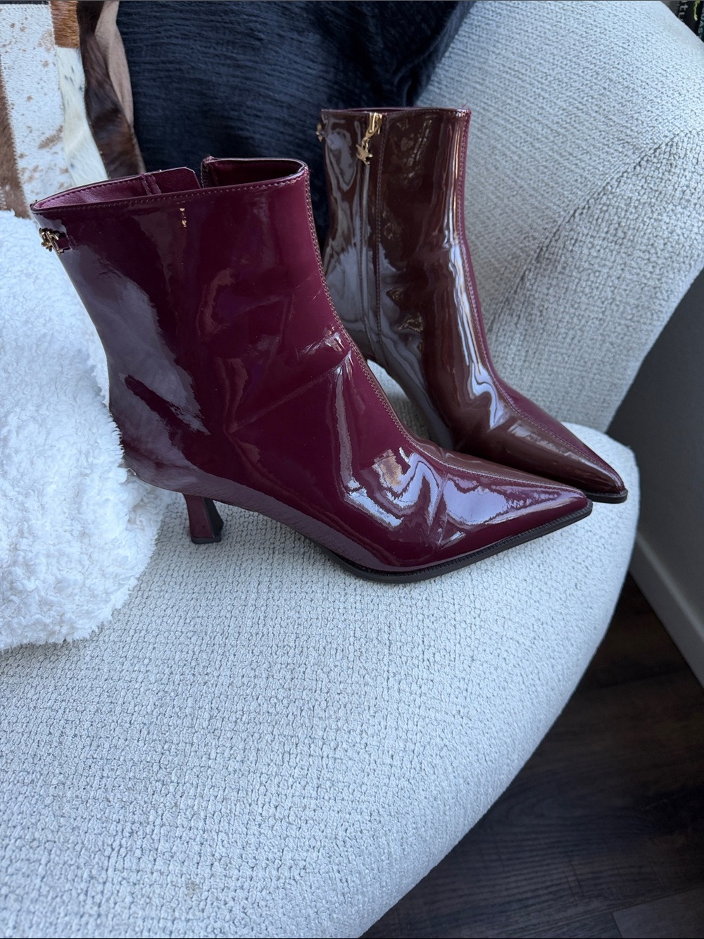 Circus by Sam Adelman Sz 10 Patent Pointed Ankle Boots in Burgundy